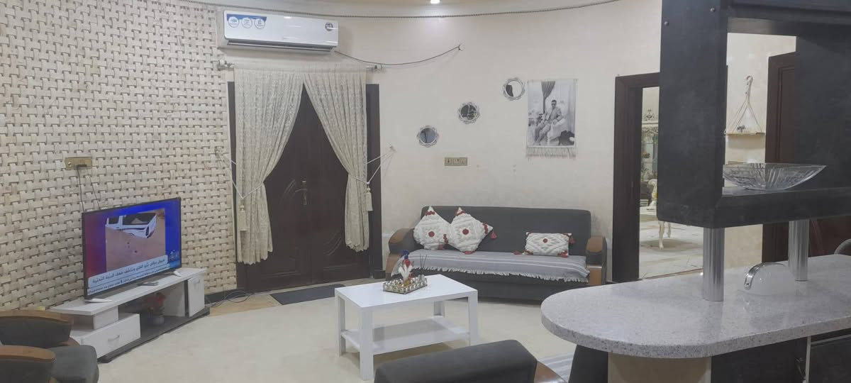 #**دار سكنية وتصلح تجارية % للبيع في مناوي لجم خلف مول البصرة موقع جدا مميز ***
 المساحه 300 متر ... الواجهه 12.5 متر بناء طابقين حديث الطابق الثاني يحتوي على شقق عدد 2
 سنة البناء 2020 الموقع ممتاز ( تجاري وسكني ) 

تفاصيل الطابق الأول : يحتوي على 
# غرف نوم 2 بنظام سويت منعزل 

# أستقبال 
# صالة + مطبخ نظام تركي مفتوح 
# صحيات خارجية 
# كراج يسع 3 سيارات 
_______________________
تفاصيل الطابق الثاني : مساحة كل شقة 130م

الشقة الأولى : 
# غرف عدد 2
#صالة +مطبخ مفتوح
# صحيات 
_______________________
الشقة الثانية : 
# غرف عدد 2
# صالة +مطبخ مفتوح 
#صحيات 
_______________________
المنطقة قيد الأنجاز من بنى تحتية وتبليط .... السعر ( 450 ) قابل للتفاوض 📝
التواصل على هذا الرقم 
***********

#البصرة #عقارات #البصرة #عقارات_البصرة
