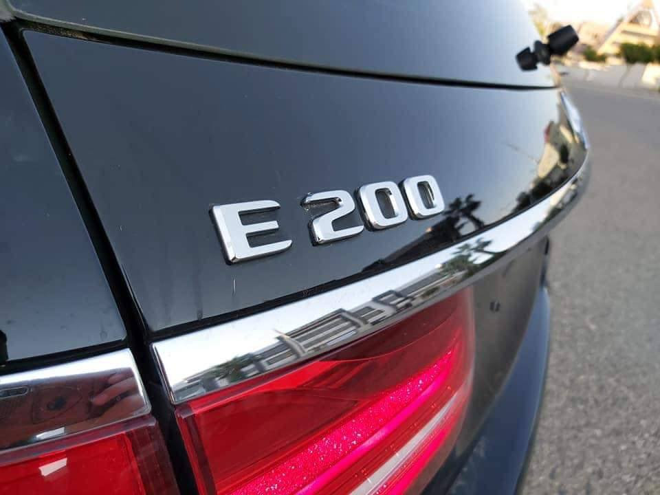 السلام عليكم 

مارسدس E200.   2018 

مواصفات معروفه
 
خليجي كفاله عامه وصار بيه طخه ب العراق بين البابتين
 
مكانه الحله المركز 

السعر 170 وبيه مجال
 
***********

