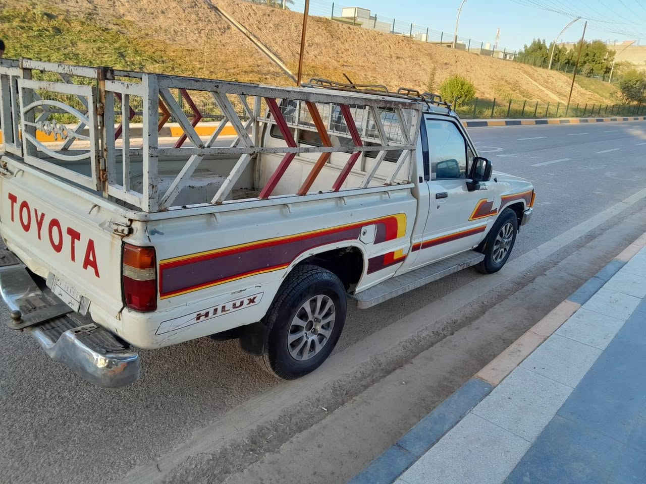 سلام عليكم 
تويوتا بيكم موديل 1988 رقم ديالى باسمي سنويه لحد 28 
محرك حاويه و كير جديد كير ٥ نمر  
صدر كهربائيات  تخم تايرات  منضومه  تبريد كامله باقي بس ع شحن الغاز  سنتر أبواب  شاشه بلوتوث  و سستم سماعات  
محجر بدي السياره جاهزه ع اخر 
السعر 48 ورقه و بيها مجال   مكاني ديالى بعقوبه للإستفسار الاتصال ع رقم ***********  متوفر واتساب
