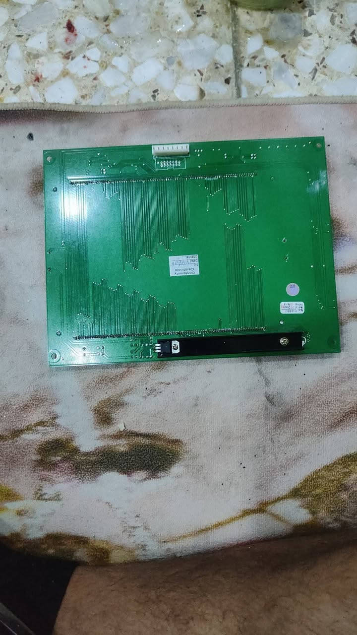 يوجد شاشة
هذه لوحة عرض LCD تُستخدم عادةً في آلات توزيع الوقود في محطات البنزين.تُعرف هذه اللوحة بـ "Bluesky display board" وتُستخدم للتحكم في عرض البيانات مثل كمية الوقود والسعر.تتميز بقدرتها على العمل في نطاق درجات حرارة واسع، يتراوح غالباً بين -40 درجة مئوية و +55 درجة مئوية.تحتوي على شاشة LCD لعرض البيانات، ويتم ربطها بلوحة تحكم إلكترونية لتشغيل مضخة
للبيع


**إذا كنت صاحب هذا الإعلان وتريد حذفه لأي سبب، رجاءا أرسل رسالة إلى الدعم الفني**