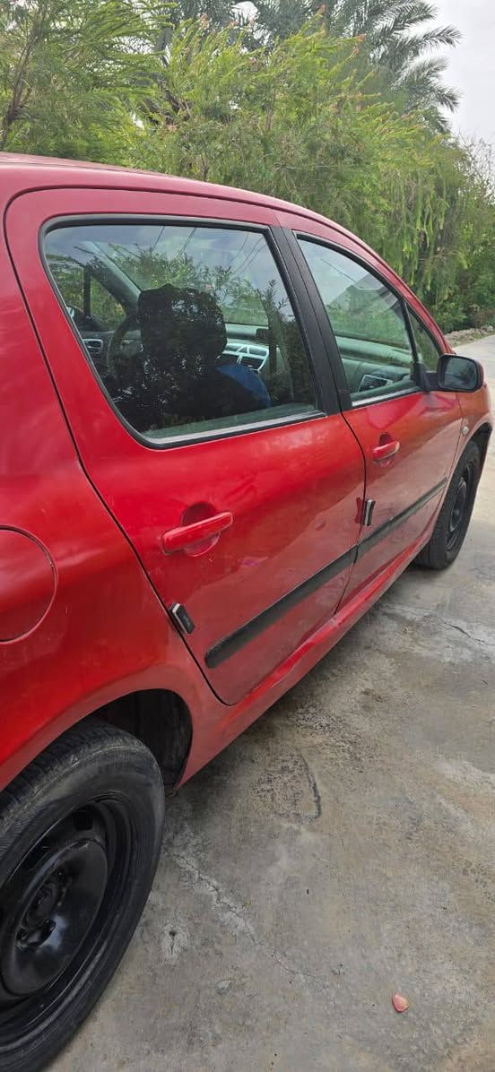 السلام عليكم بيجو فرنسي ٣٠٧ موديل ٢٠٠٥ محرك جديد ادامة كاملة نوزلات فيتبم كهربائيات شاشة كاميرا تايرات بيها جراد بسيط واضح بالصورة رقم الماني بغداد السعر ٤٥ مكانها بغداد او ديالى للتواصل خاص او ‏‪***********‬‏ او ‏‪***********‬‏ واتساب او اتصال
