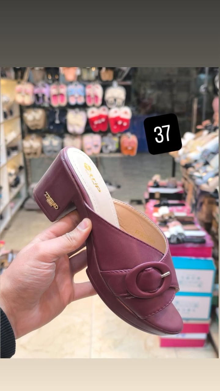 😍🔥عروض تخفيضات قطع اخيرة 😍 عروض تخفيضات 🔥😍

#ملاحظة المباع لايسترجع رجاءً يستبدل فقط وبدون احراج ✋✋

#ملاحظة جوه سعر الجملة 💥💥

   💥شحاطة نسائي أنواع الشحاطات بس ب 5.000 الاف 💥

🔥🔥5.000 الاف بس. 5.000 الاف بس 🔥🔥

❣️الموديل الي يعجبج اخذيله سكرين ودزيلنيا وتدللين ❣️

             💥💥قياسات داخل الصور فقط  💥💥

يتوفر توصيل داخل قضاء عنه الف دينار 🚕🚕

يتوفر توصيل داخل المحافظة 🚕🚕

يتوفر توصيل لكافة محافظات عراقنا الحبيب 🚕🚕

للحجز والاستفسار يرجى مراسلة الصفحة 📬

او الاتصال ع الرقم التالي/*********** متوفر واتساب
