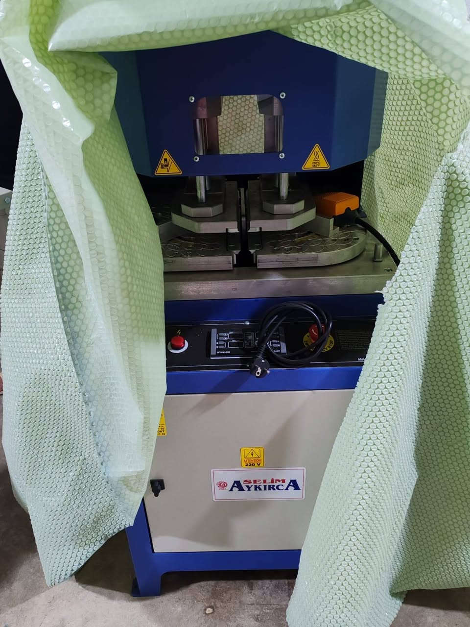 للبيع معمل بلاستيك جديد
***********
***********
