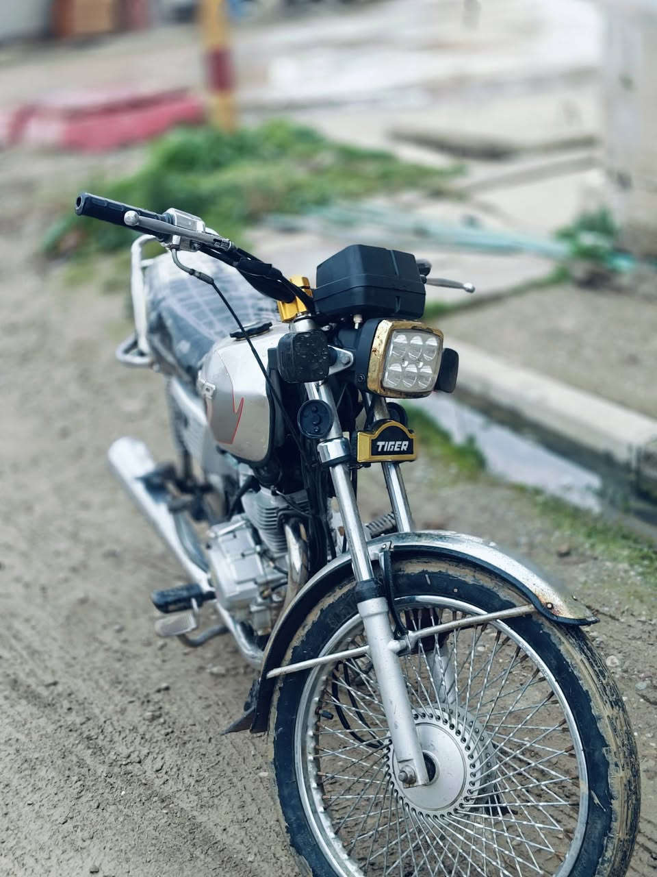 ماطور للبيع الموديل 2019 مكينه مفتوحه مبدل بس جير بيها نشاط فول كلتشات جديده السعر 400 وبيها مجال 
***********
***********
