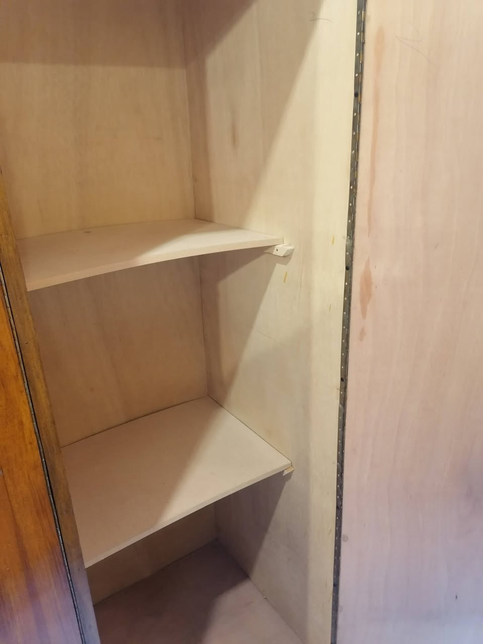 غرفه 5 باب نظيفه جدا جدا وشغل درجة أولى معرض ابو حسن حي السكر مقابل ساحه غاز السكر ت *********** سعر خاص جدا 450 مستعدون لشراء غرف النوم والكناتير المستخدم
