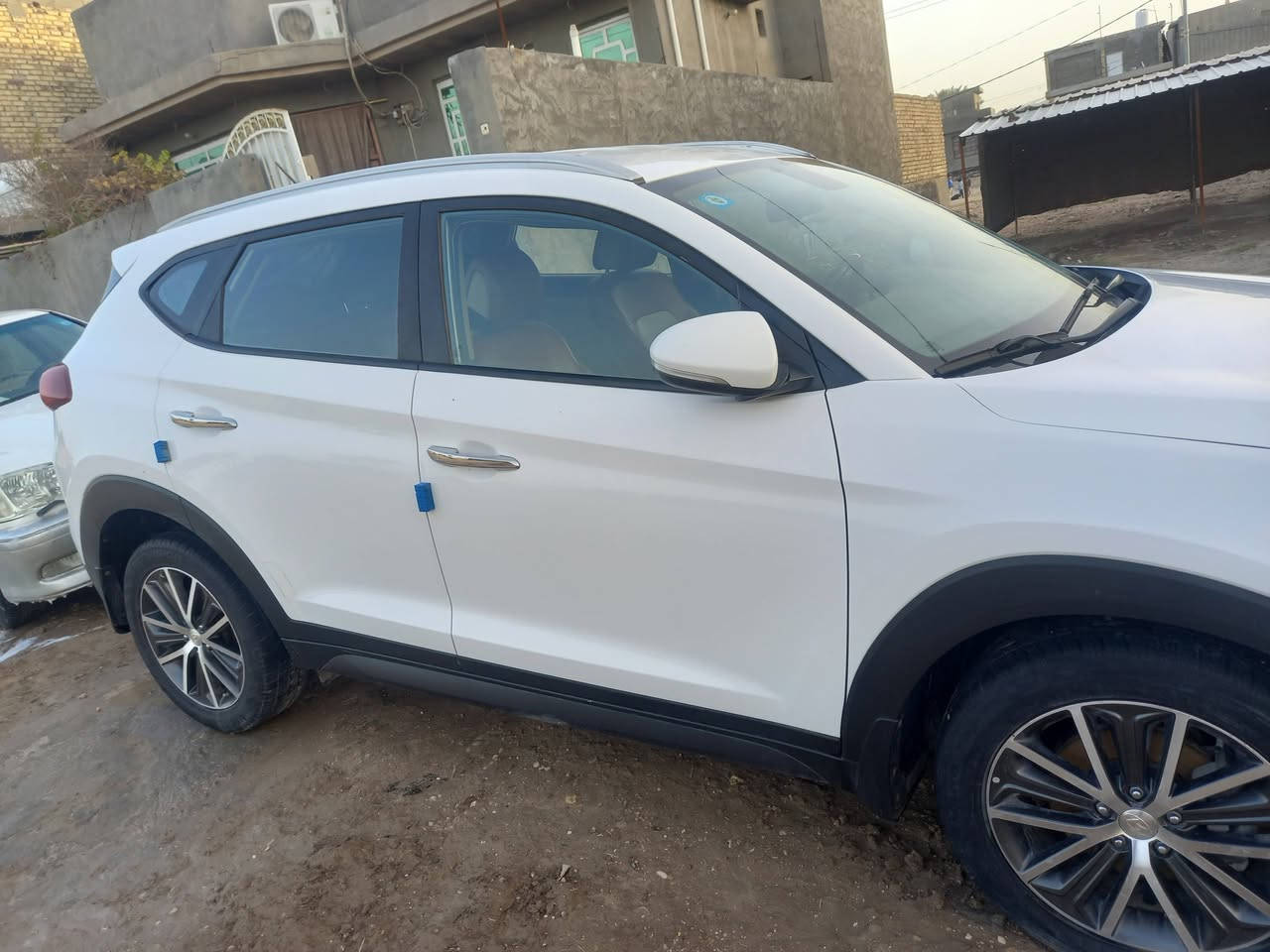 السلام عليكم توسان خليجي ١٧ رقم انكليزي بغداد ماشيه ١٤٨ مكينه ٢٠٠٠ دوش سنويه نافذه لغاية ٢٠٣٠ شركة الكاصد 
سيد بربك رجل كامره خلفية تبريد بالجكمجة تدفئة تبريد شغال
بية رصعه بالبنيدو دعاميات مصبوغه السعر ١٨٥ ورقة 
للاستفسار ***********
