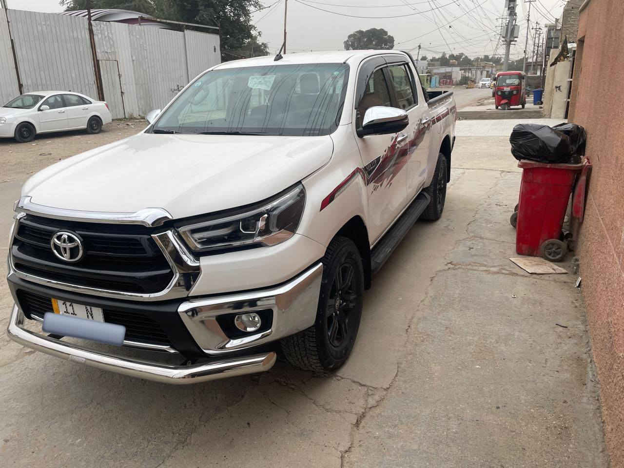 السلام عليكم للبيع بيكم هايلوكس موديل 2022 كفاله عامه رقم بغداد انكليزي الجديد هزه جديده 
السياره بعده على وضع الشركه ماشيه 21 الف 
مدوشمه كشنات وكاعيه  السعر 318 وبيه مجال قليل 
مكاني بغداد الشراي يتصل ويدلل ***********
