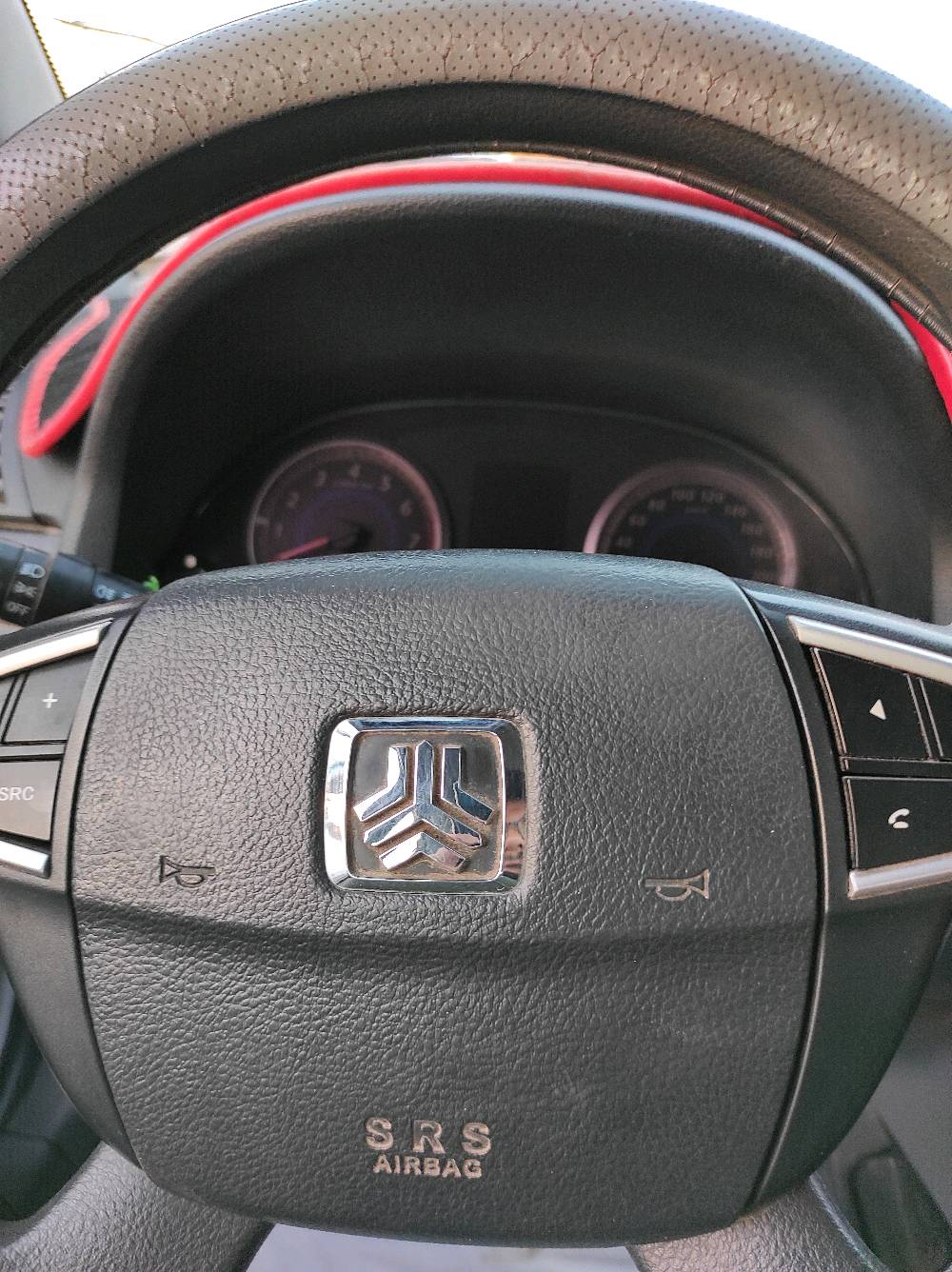 سايبا اريو
موديل 19 حره
مكينه كير خير من الله
تبريد تدفئه كله شغال
حداديه نص عمر
سياره حلوه مكانها بصره جمعيات  
