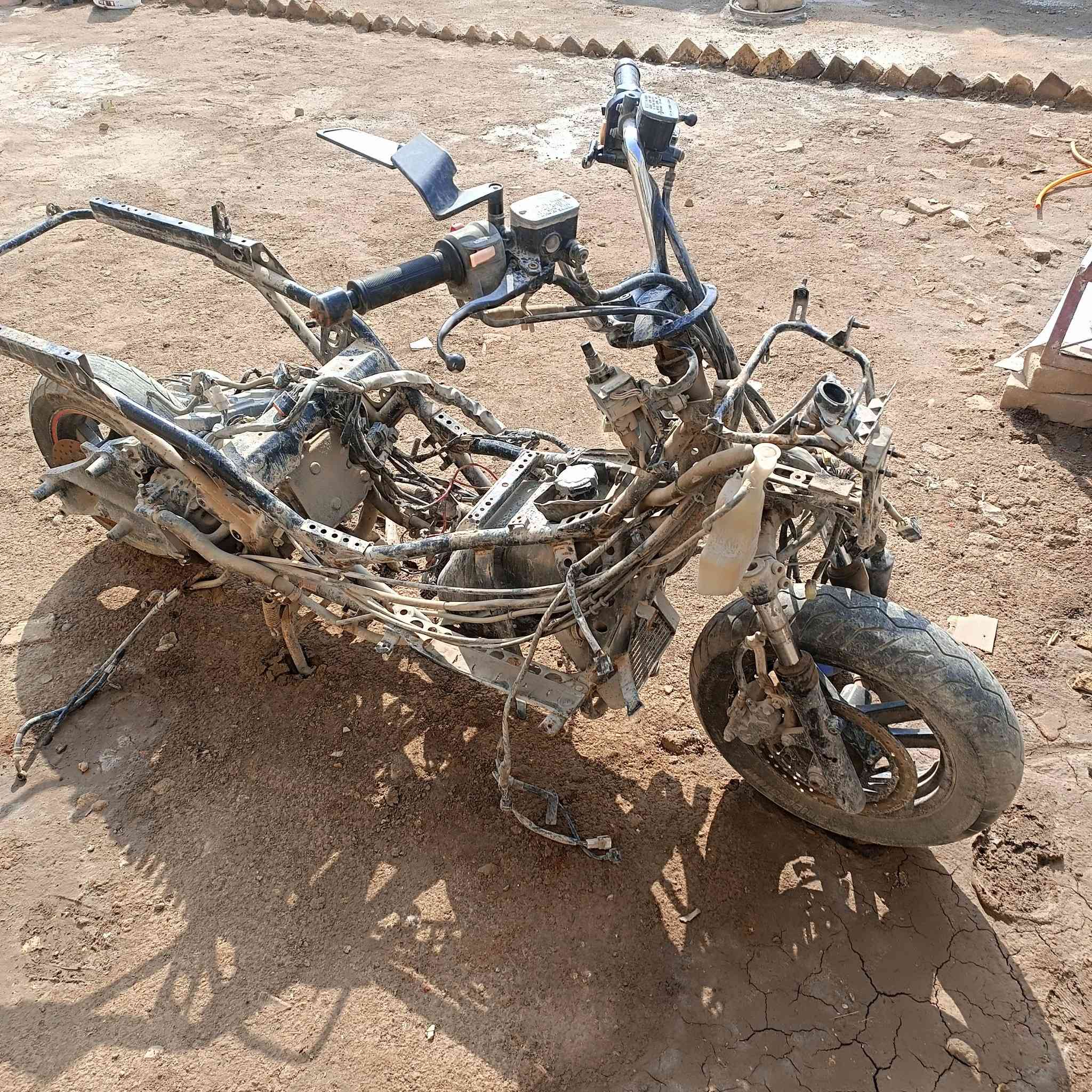 السلام عليكم فورزه كوم حديد الغراض كامله شاصي حساس عقل كفرات على حسب الاصول السعر 450وبيها مجال بصيط رقم الهاتف ***********
