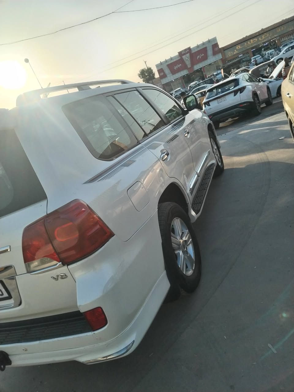 سلام عليكم شباب لاندكروز جكساره موديل ٢٠١٣ خليجي بيه جراد قليل  للاستفسار اتصال على الرقم ***********
