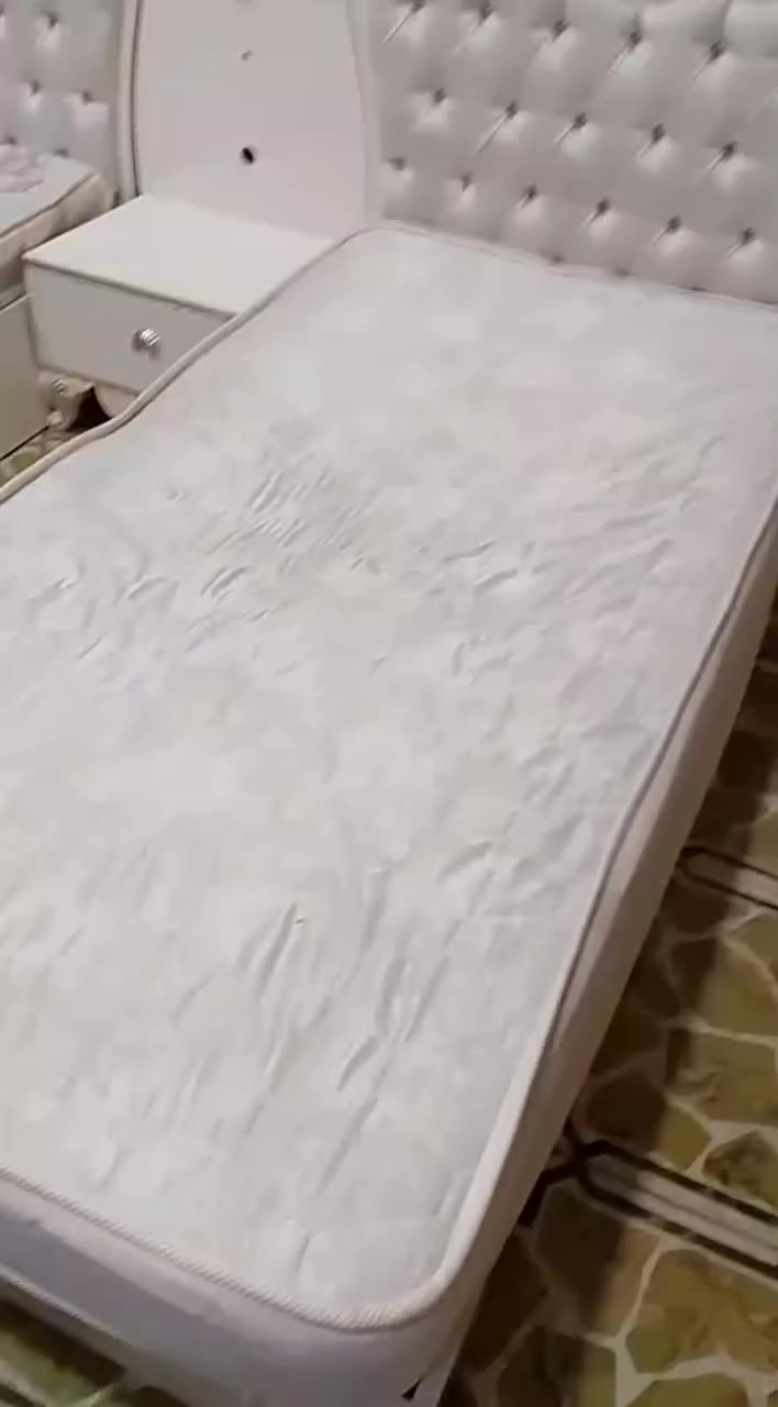 السلام عليكم سرير مستعمل نظيف تركي***********
