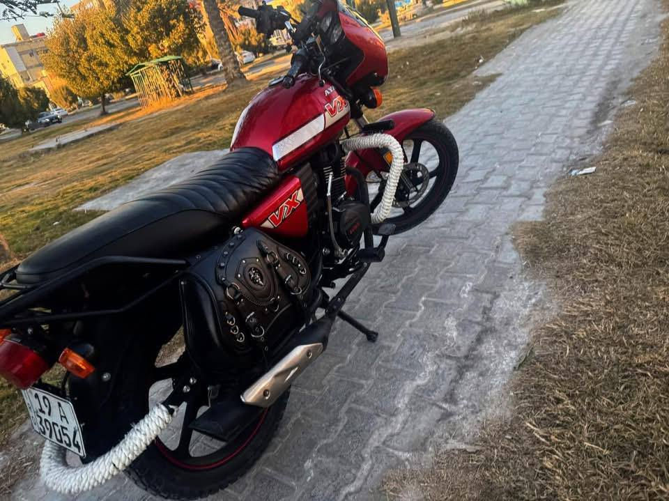 سلام عليكم دايون نفخ مكينه 200 الدراجه موديل 2023 طالعه ب 2025   دراجه معروفه من معرض ثامر خلخال دراجه صارله تقريبن 5الى 6  ب شارع راح اخلي صورت السنويه شوف السنويه بيا شهر طالعه برغي واحد ممفتوح بيهه مكفوله من كلشي كلشي بيهه بلادي  وشغال مزوده ب لايتات زنون رقم وسنويه كربلاء ب اسميً مداور ثاني يوم  السعر 2350 بيهه مجال ***********
