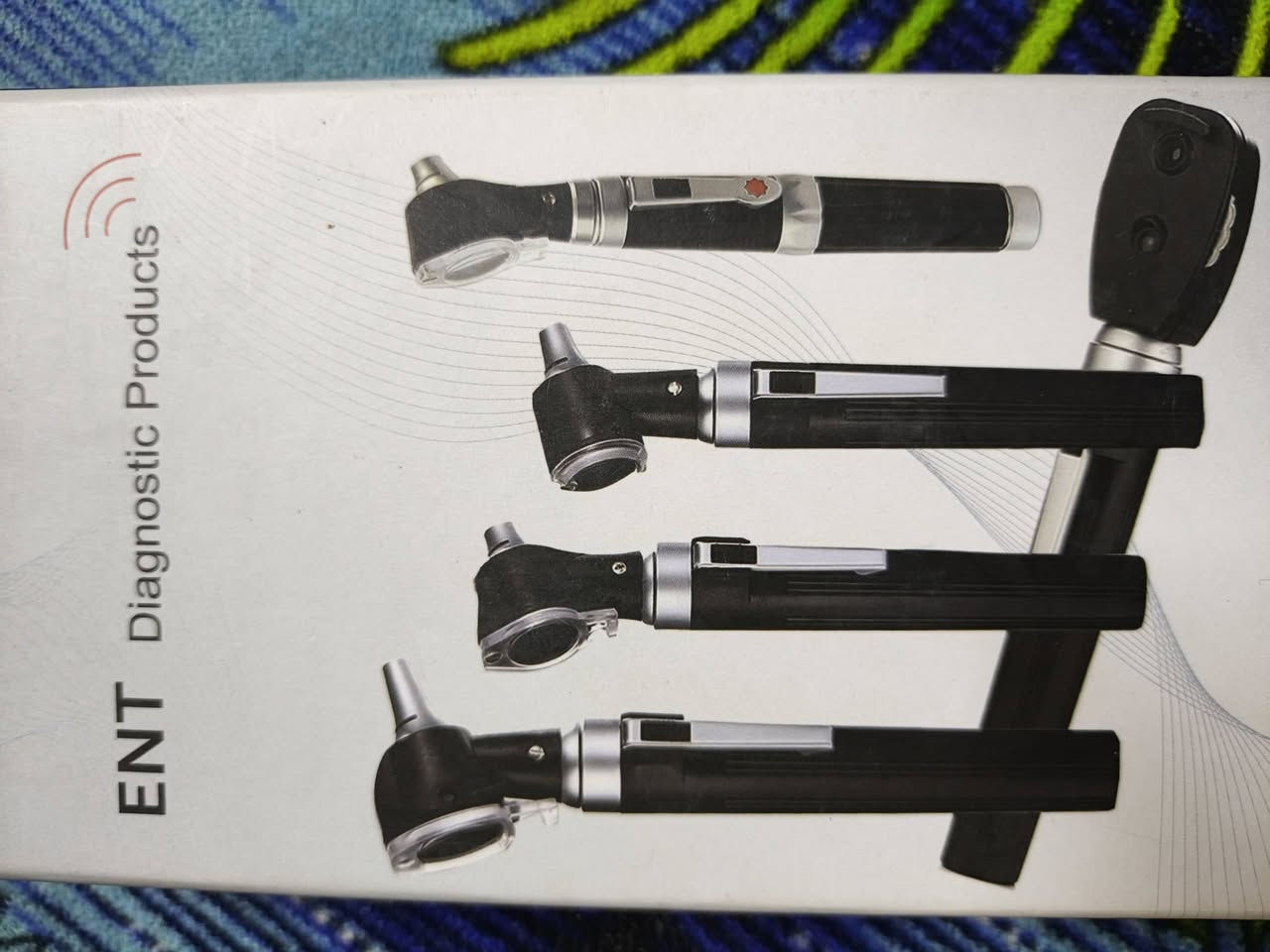 منضار اذن
هذا المنتج هو منظار أذن (Otoscope) من شركة HONSUN، وتحديداً من سلسلة HS-OT10. 
الاستخدام: يُستخدم لفحص الأذن الخارجية والوسطى، ورؤية غشاء الطبلة لتشخيص الأمراض. 
الإضاءة: يتوفر بخيارات إضاءة LED (بدرجة حرارة 6000 كلفن) أو إضاءة هالوجين (XHL). 
التكبير: يوفر عدسة تكبير بقوة 3x. 
الملحقات: يأتي مع مجموعة من مناظير الأذن (Speculum) بأحجام مختلفة
السعر 25 مع التوصيل


**إذا كنت صاحب هذا الإعلان وتريد حذفه لأي سبب، رجاءا أرسل رسالة إلى الدعم الفني**