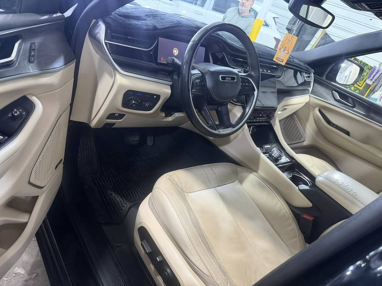 سلام عليكم
جيب هايبرد فول موديل 2022
مواصفات
فول مواصفات 
بنوراما 
ثلاث شاشات
داخل ابيض جلد
صندوق كهرباء
رادارات جانبيه واماميه ونقطه عمياء
ستتم صوت 
كشنات خزن ممريي
خمسه راكب
اللون اسودشزري
حادث السياره جاملغ وبنيد
ماشيه 41300الف ميل
رقم بغداد
مكينه 2000توربو
بيها الميكنه مفتوحه
صورالحادث منشوره مع السونر
مكان السياره بغداد


**إذا كنت صاحب هذا الإعلان وتريد حذفه لأي سبب، رجاءا أرسل رسالة إلى الدعم الفني**