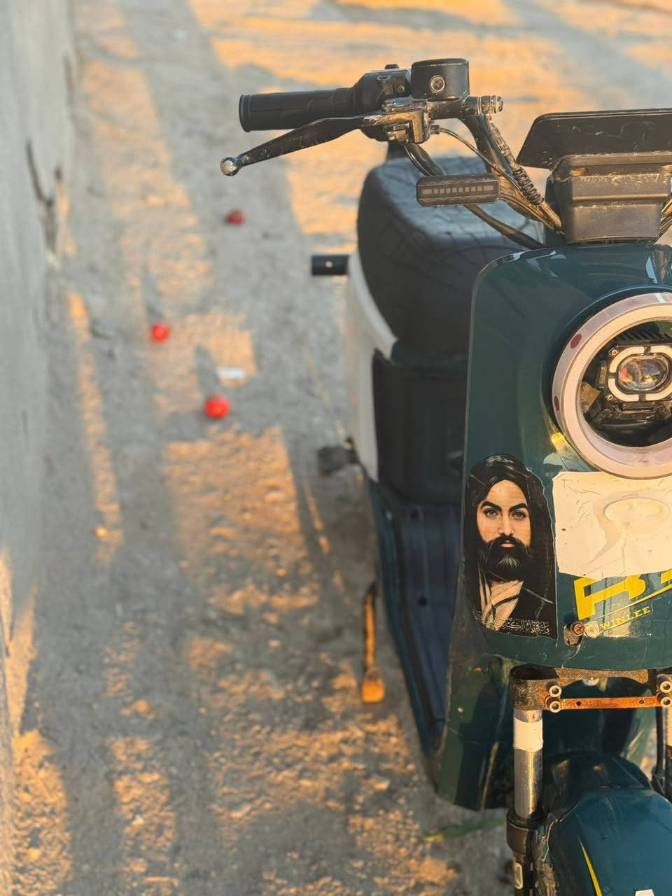 دراجه R9 للبيع
السلام عليكم عيني دراجه R9 للبيع دراجه نضيفه كلشي ما بيه شغاله ما بيه نقص بس الستان طاكه التحط عليه رجعلك وترفعه ودكمه هورن وعوجان بل ماشه فقط الباقي كلشي ما بيه بطاريات كفاله ما منتفخات نضام D وR  ونضام P  رايده ب 350 وبيه مجال مكاني البصره الهارثه حي الشهداء للتواصل رقمي  ***********
