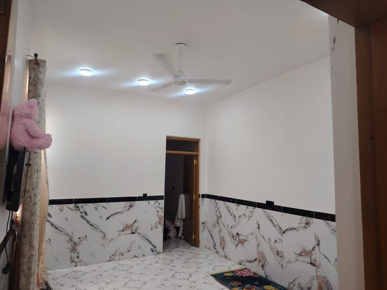 سلام عليكم بيت للبيع ١٢٠ متر للبيع اساس كونكريت وسقف كونكريت جسور للبيع الكوفه شارع المعمل قريب مدرسة الزدهاد غرفه وصاله ومطبخ واستقبال حمامات داخليه وخارجيه ***********

