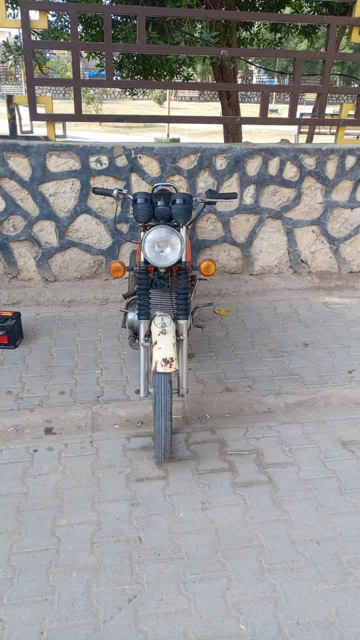 سلام عليكم ام زت مديل 82 مابيه ولا كصه ولا لحيم سايز 5 السعر خاص الرقم الدراجه رقم  وسنويه بسمي رقمه كربلاء مداور مباشر مكاني نجف كوفه***********1
