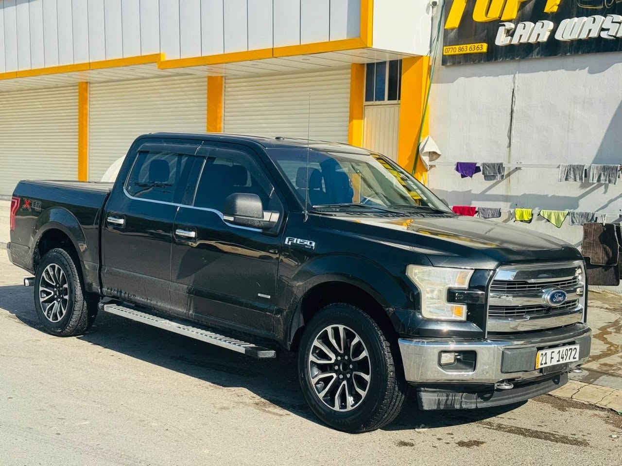 🏁 Ford F-150 Model 2018 (EcoBoost)
تایبەتمەندییە تەکنیکییەکان:
• مەکینە: 3.5 لیتری Twin Turbo (توین توربۆ) - زۆر بەهێز و بێ کێش.
• گێڕ: 10 گێڕی کارەبایی (گێڕ لە ئەرز) - گۆڕینی خێرا و نەرم.
• سیستەمی پاڵنەر: دەبڵ ئەکسل (4x4) - ئامادە بۆ هەموو جۆرە ڕێگەیەک.
• ڕەنگ: ڕەشی بریقەدار (Black Edition).
تایبەتمەندییەکانی ناوەوە و ئارامی:
• شاشە: شاشە گەورەی ئەسڵی (تەچ) لەگەڵ سیستەمی زیرەک.
• شەغال: کارپێکردن لە دوورەوە (Remote Start).
• کوشنەکان: کارەبایی + سیستەمی هیتەر (گەرماوگەر).
• ئاوێنەکان: دژە فوول (Auto-Dimming) بۆ پاراستنی چاو لە ڕووناکی بەهێز.
دۆخی جەستە (Body Condition):
• بۆیاخ: تەنها دوو پارچە (بۆنیت و جەمەلەخ) بۆیاخە. بێناو گرتن سەیارەکە بەکلین داخڵ بووە
ژمارەی ساحبی ***********
*********** السليمانية, العراق
