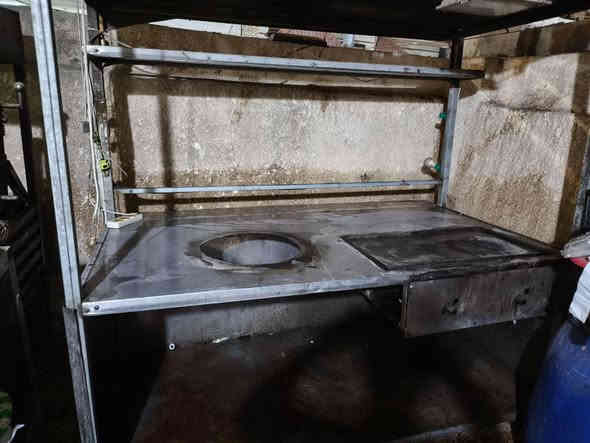 سلام عليكم عربانه للبيع مال بركر كرل جاهز بس تحط القنينه وتشغل وبيها بلوجكترات ثنين واحد داخل العربانه واحد يضرب ع شارع العربانه صايره عليه بواحد 200وشتغلت بيها اقل سنه سعر البيع 600وبيها مجال بسيط

وعندي ايضاً كراسي لون اسود عدد 4نضيفات الواحد علا 10الف 
وبلانكات بلاستك غذائي الاصلي عدد 10الزوج عله 25 وبي مجال 
وعندي ميوزه بلاستك جدد ما مشتغل بيهن اقل الشهر عدد ثنين الواحد علا 25 عنواني بغداد حي الجهاد رقم ***********
