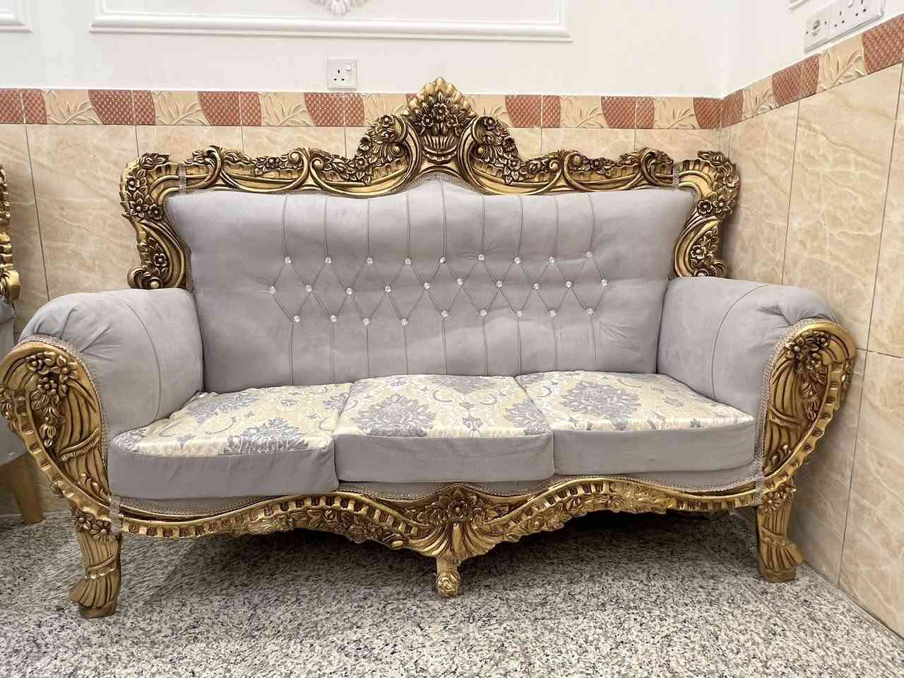 السلام عليكم تخم ملكي للبيع جديد رقم هاتف ***********
