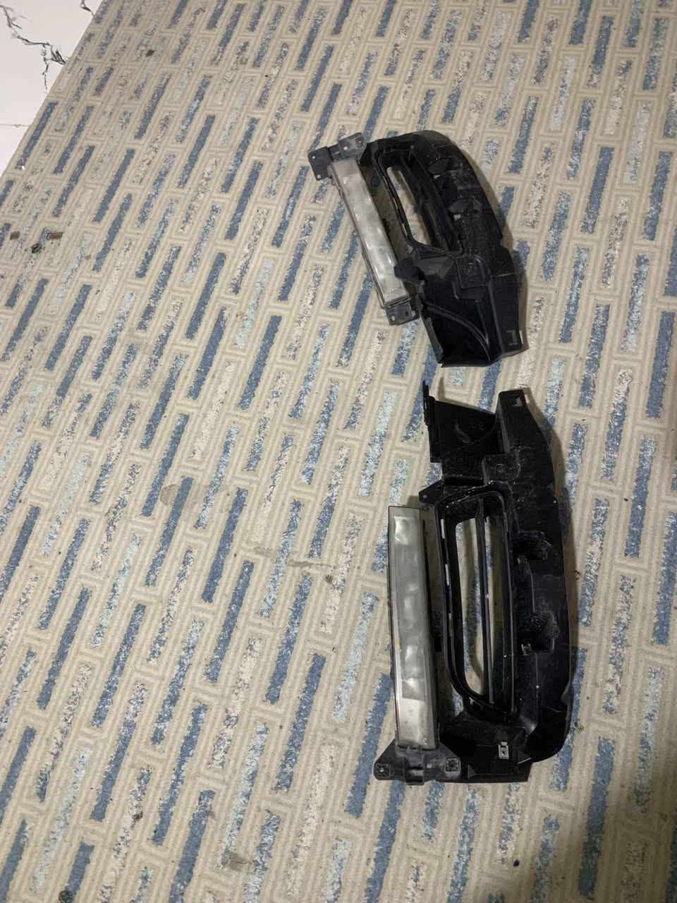 السلام عليكم ..
للبيع لايتات جارجر اصليات بدون كسر بدون فطر فاتحهن من جارجر موديل 2020 فقط الد مالتهن محترك بلوجكترات  وقواعد مالات جارجر SXT

فقط بلوجكتر واحد محترك مكاني البصره السعر مناسب رقمي ***********
