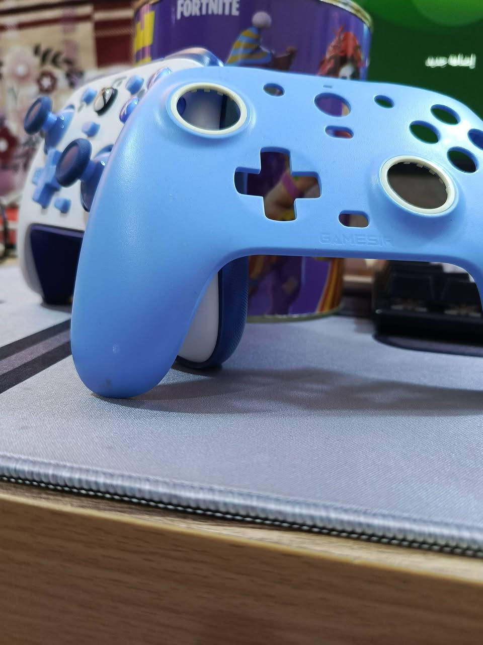 سلام عليكم
جويستك كيم سير GAMESSIR اصلية لون ازرق 
الجويستك جديدة تعتبر جديدة كارتونة كاملة الملحقات تتوافق مع هذه الاجهزة (Xbox (one_seres s. X والبيسي والحاسبات الجويستك مخصصة للالعاب والكير مالتهة مغناطيسي يعني انسى تعطل عندك 
السعر 30 توصيل داخل كربلاء 3 محافضات 5
اذا تريدهة توصيل تدفع عربون 10 الاف من خلال كي كارد او رصيد اثير ابو 10 تفحصهة امام المندوب بس ماعندي استرجاع 
مكاني كربلاء حي المعلمين 
الرقم             ***********
