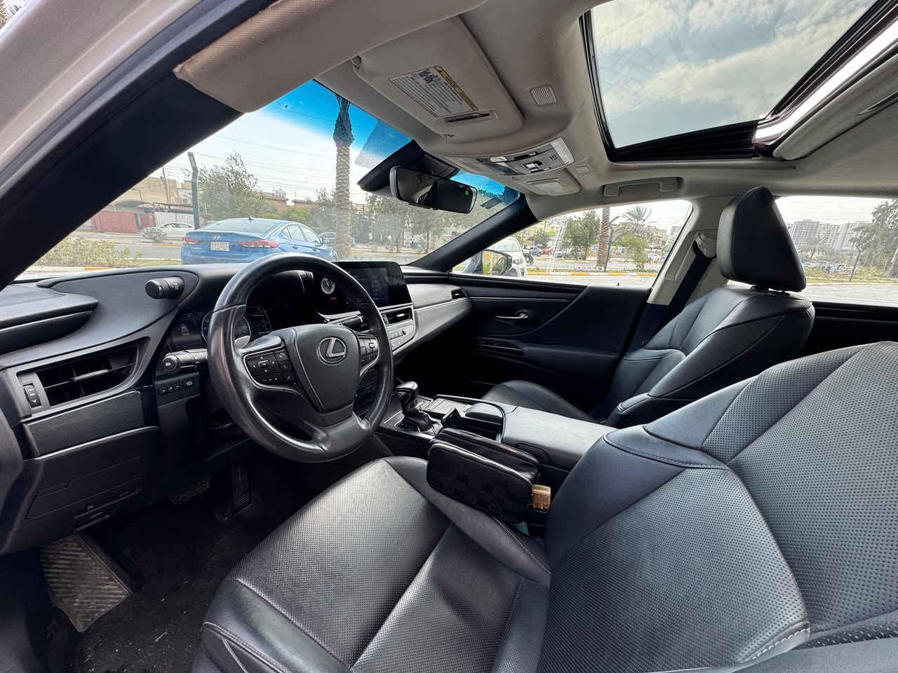 السلام عليكم
تويوتا لكزز وارد موديل 2022

. بيع او مراوس 

ماشيه 99 الف 

حادثها دعاميه وبنيد سياره بدون ايرباك 

مواصفات 

بصمه 

شاشه 

كأمره 

سلايت روف 

كراسي جلد + كهرباء 

مكانها بغداد حي الجهاد 

السعر 280$ بيها مجال 

رقمي ***********
