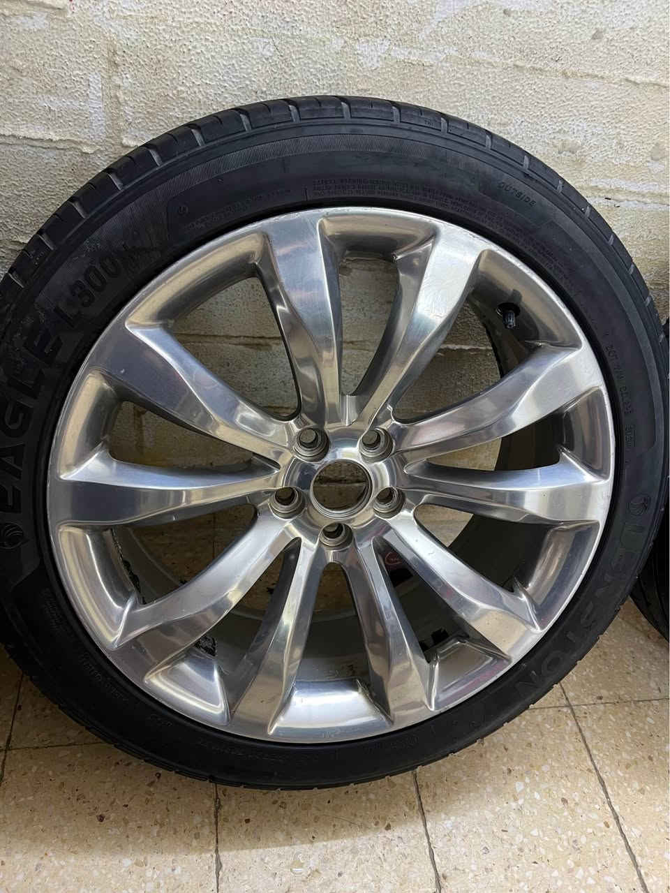 سلام عليكم  4 اويالة  انضاف مع تخم تاير جدد استعمال كلش قليل وزوج تايرات قبل سبوع  شديت يعني تايرات جدد  وسعر350 قفل ربع مايطيح ماكو هيج سعر بلاش والله شراي يتصل هاذا راقمي*********** عمارة, ميسان
