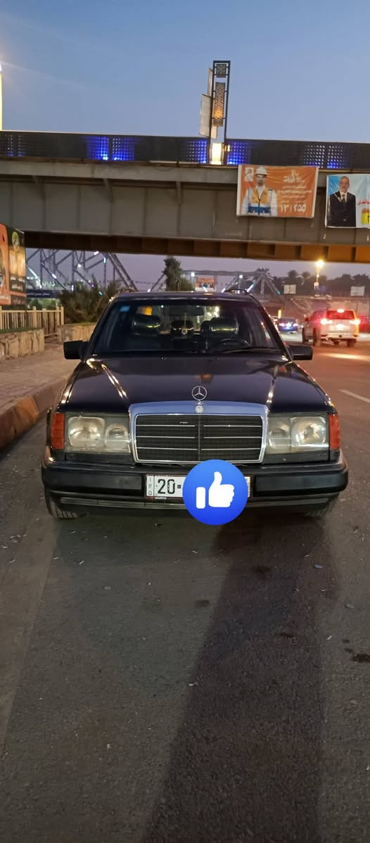 السلام عليكم 
1-مارسدس ستيشن موديل 1990..
2-النظافه 90 بالميه ..
3-قواعد دبلات سليمات (بلاديات)..
4-گير ومكينه بطه 2500 لا صرف ولا تنقيص ولا بخار ..
5-كهربائيات كلها شغاله ..
6-تبريد شغال ثلج 🥶..
7-سنويه وهزة جديده رقمها ديالى تحويل ثاني يوم ..
8-تخم تايرات جدد ..
السعر 50 وبيها مجال قليل !!! 
للتواصل متوفر واتساب
***********
