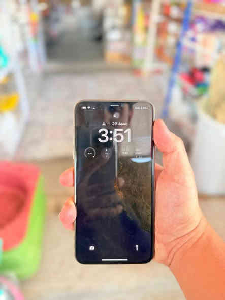 ايفون 11 برو ماكس بحالة الوكالة جهاز نضيف حيل ومحافظ عليه كلشي ما مبدل بي لا بطارية ولا شاشة. ولا اي قطعه ذاكره 256 سعره350 الف وبي مجال بسيط جدا العنوان 📍الانبار الرمادي شارع عشرين للاستفسار الاتصال على رقم الهاتف ***********
