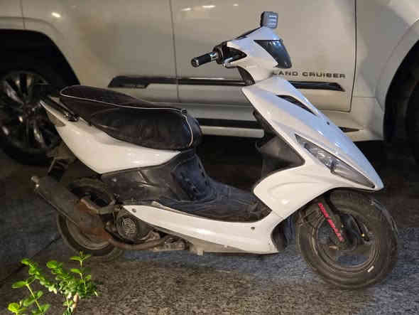 سلام عليكم
دراجة للبيع ماكس مضلع 
الدراجه مفتوحه 
بس نگرة سلف
كفراته تجاري وبيه صفحه مابيه كفر. مكسور
كابريتر جديده ahe
قايش جديد
سلف 55 
جوين مكينه جديد
خرز جدد
كلجاته ميته عوزه كلجات
شغاله ومشي فول شرط تطلع ال80 
سعره 250 كوم حديد سكراب ابيع
***********
الناصرية مركز
