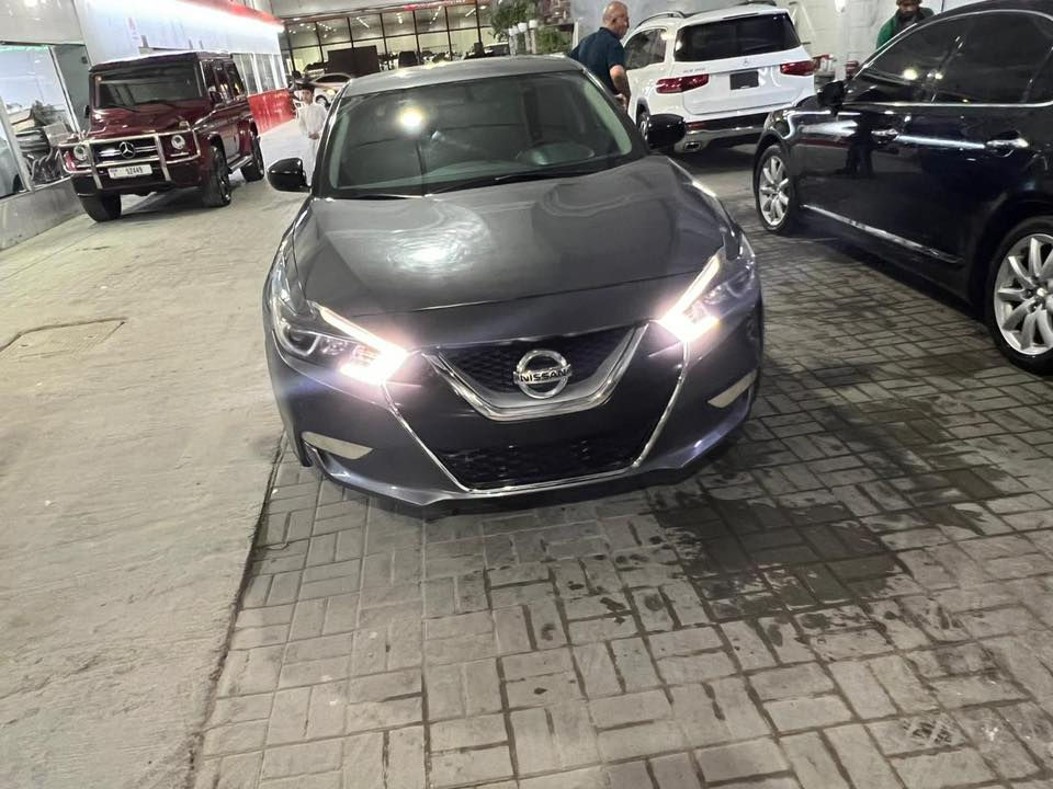 نيسان مكسيما مديل ٢١ سياره جديد مابيه نقص برغي 
بيهه قطتعين جاملغ وبنيد بدون عابر السياره ٦ سلندر داخله معوقين الترقيم فاتهه اله يندفع كمرك معامله كامله ومالكها موجود ترهم بيع أو مرواس ***********
