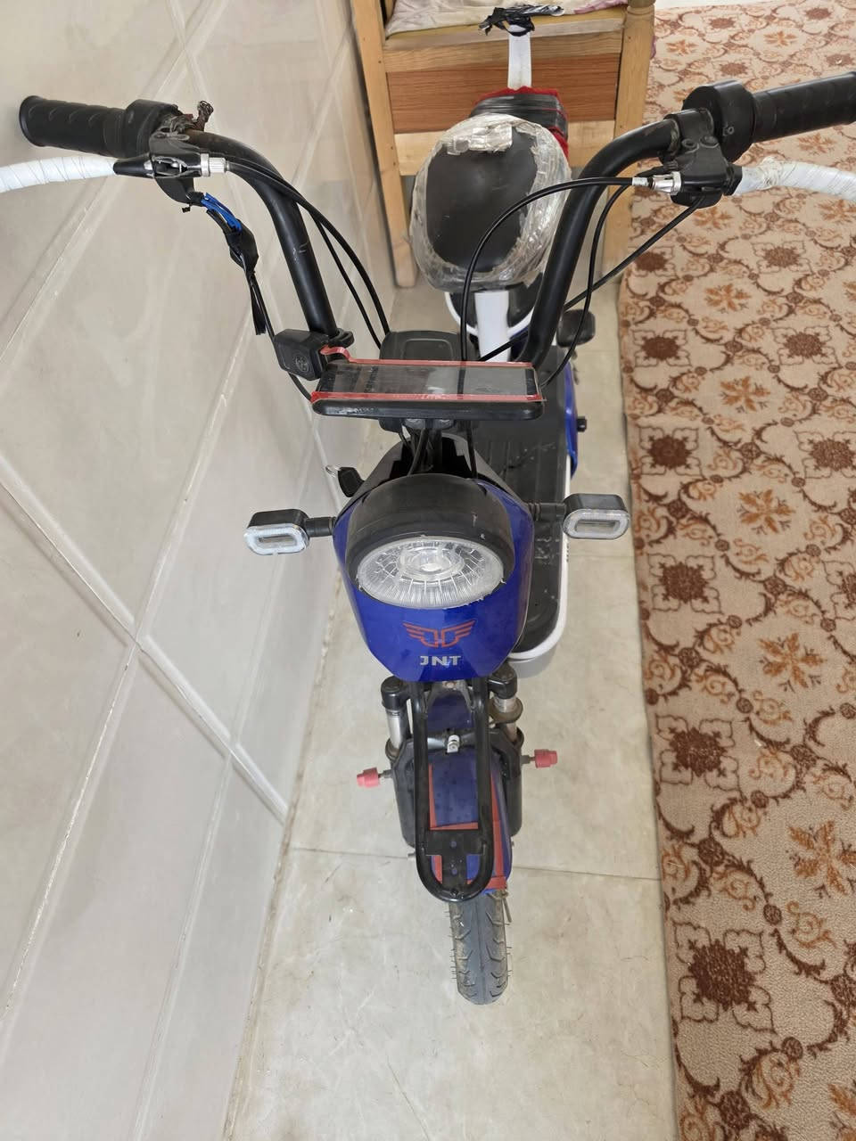 دراجه شحن رايدها 150 بيها مجال 
بيهه خلل بالسكليتر اعتقد ليطه الفيشه طاكه يعني تبدل الليطه وتشتغل غير هذا كل خلل مابيها
بيهه تاير شاده جديد ب40 بعده ماماشي عليه 
العنوان بغداد قرب الجسر الفرنسي الحديد 
*********** يوجد واتساب بنفس الرقم
