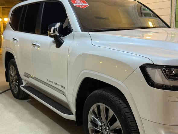 السلام عليكم 
للبيع لاندكروز 2024 VXR  ساز ام الضمان   
تون تيربو داخل احمر ثلاثه شاشات 
داتا شو كبير 
ابواب شفط 4 ابواب 
فول مواصفات واحد علئ واحد
السياره مكفوله كفاله عامه  
السياره بحاله الوكاله 
مغلفه ppf
رقم أربيل
سعرها 900$
رقم صاحب السياره ***********
