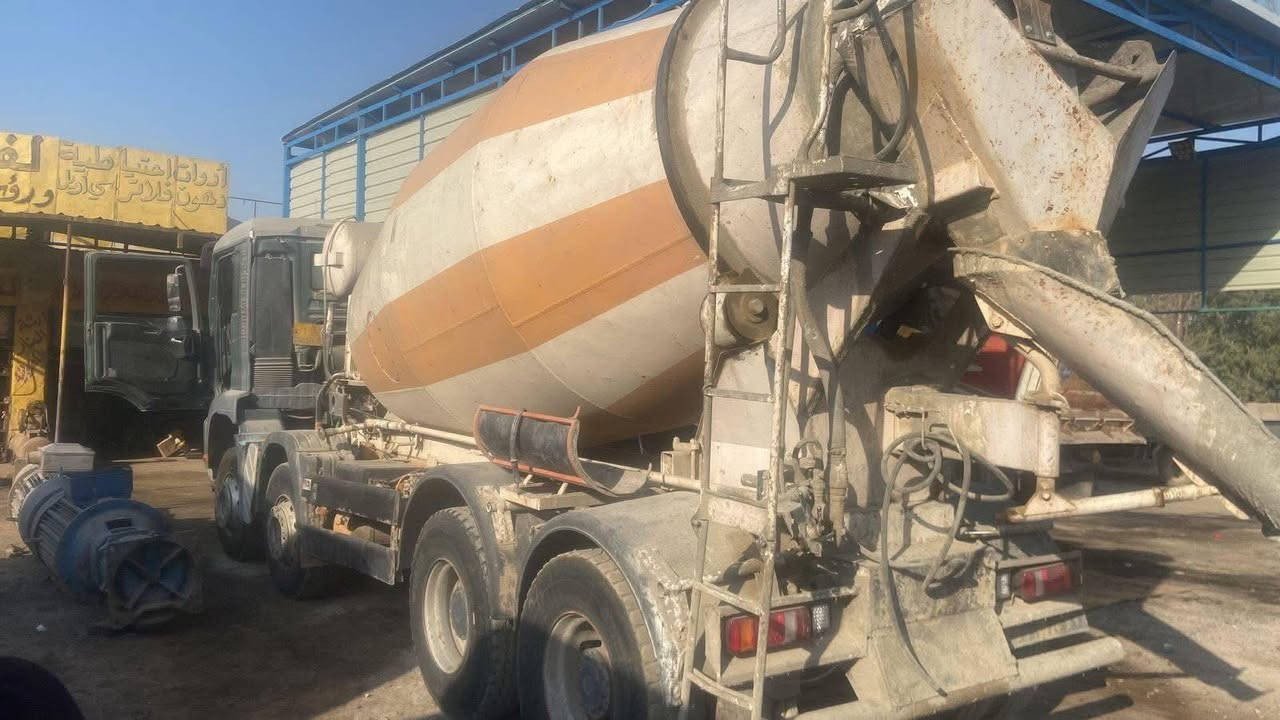 سلام عليكم البيع خباطه 10متر مكينه بم ونازل حجم410 موديل٢٠٠٣ سياره مانقصه اي شي سياره شغاله تخم تاير جديد  وقبل مراوس بسياره صغيره /الرقم/***********
