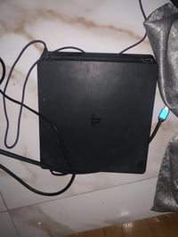 ً بلي فور كامل ملحقات يدات اصليه ويا أقراص ٢ فيفه ودرايفر مراوس بآيباد...