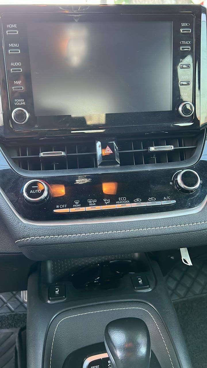 السلام عليكم للبيع كورلا هاش باك ٢٠٢٠ ماشية ٣٨ الف ميل السيارة نضيفة ومصروف عليها الداخل مسوي كلة كاربون وانارة تحكم عل هاتف  ب١٥٠ دولار اصلية بيها ضمان شفتات ستيرن كاربون سستم سوادات للخارج مري باتمان يدات سود سبويلر وشفقة سود ويل اسود بيها جاملغ وبنيد صبغ  تدفئة مقاعد نقطة عمياء قيادة ذاتية تحديد المسار بصمة اوتو هولد هاند بريك بصمة رقم سليمانية شرط تحويل السيارة نضيفة وجديدة اللة شاهد مابيها اي نقص وناصبة كلش سعرها ١٣٠ وبيها مجال بسيط مكانها السيدية السيارة حاليا اول صورة ام ويل الاسود الباقيات قديمات يرهم بيع ومراوس ***********
