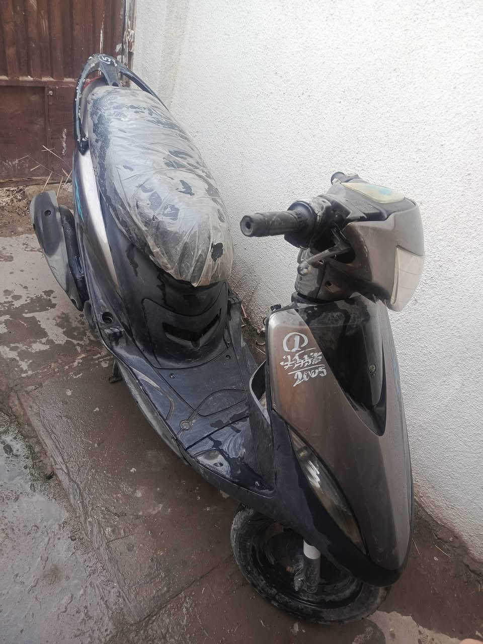 ماكس عدله بيه خيط تبخير وخمده بالكابريتر تشتغل و فجئه صارت تمشي وتخمد ماعرف شبيها بالظبط نضافه كدامك الدوره ابودشير سعر300 بيها مجال شراي اتصل***********
