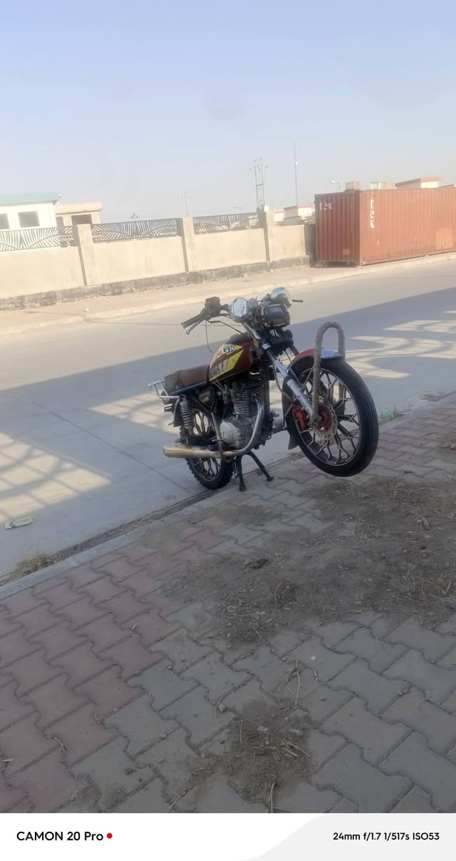 سلام عليكم دراجه للبيع موديل 24
محرك مامفتوح شرط محرك اخرس 
لاصرف ولابخار 
نواقصه صفاحيات ثنين واستاند صفح مكسور فقط
تايرات جدد 
سعر 500وبي مجال 
اذا مو شراي لاتعبني ***********
