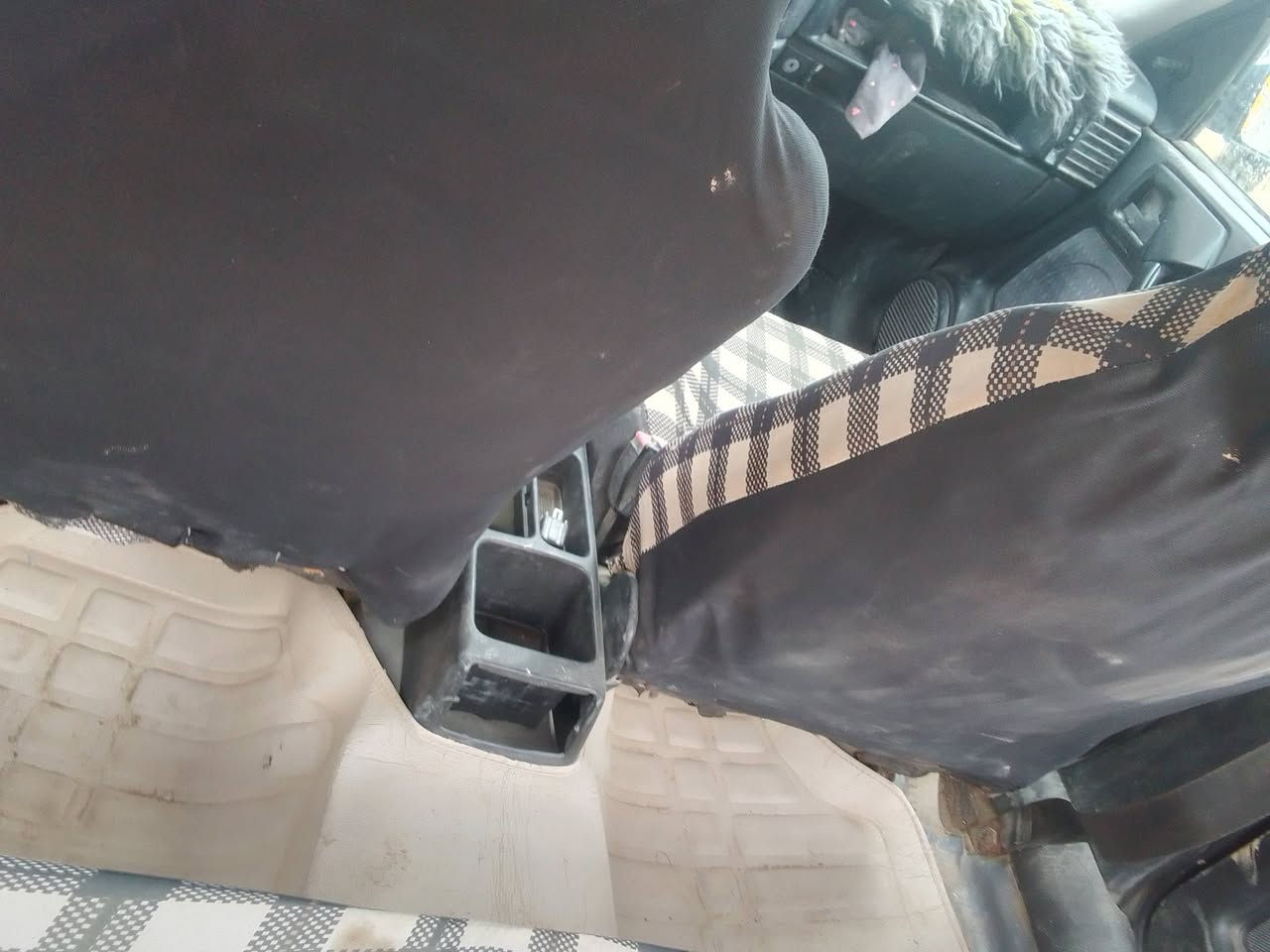 سلام عليكم سياره اوبل للبيع دواخل نضيفه كير ومحرك نضيف نقصها لبك ما يجي وفريم ممه كهربائيات شغله باتري جديد سنويه ضايعه ابيع كوم حديد سياره رقمه ابيض بابل سياره موجود في بابل سعر 10 وبيه مجال رقم الموبايل ***********
