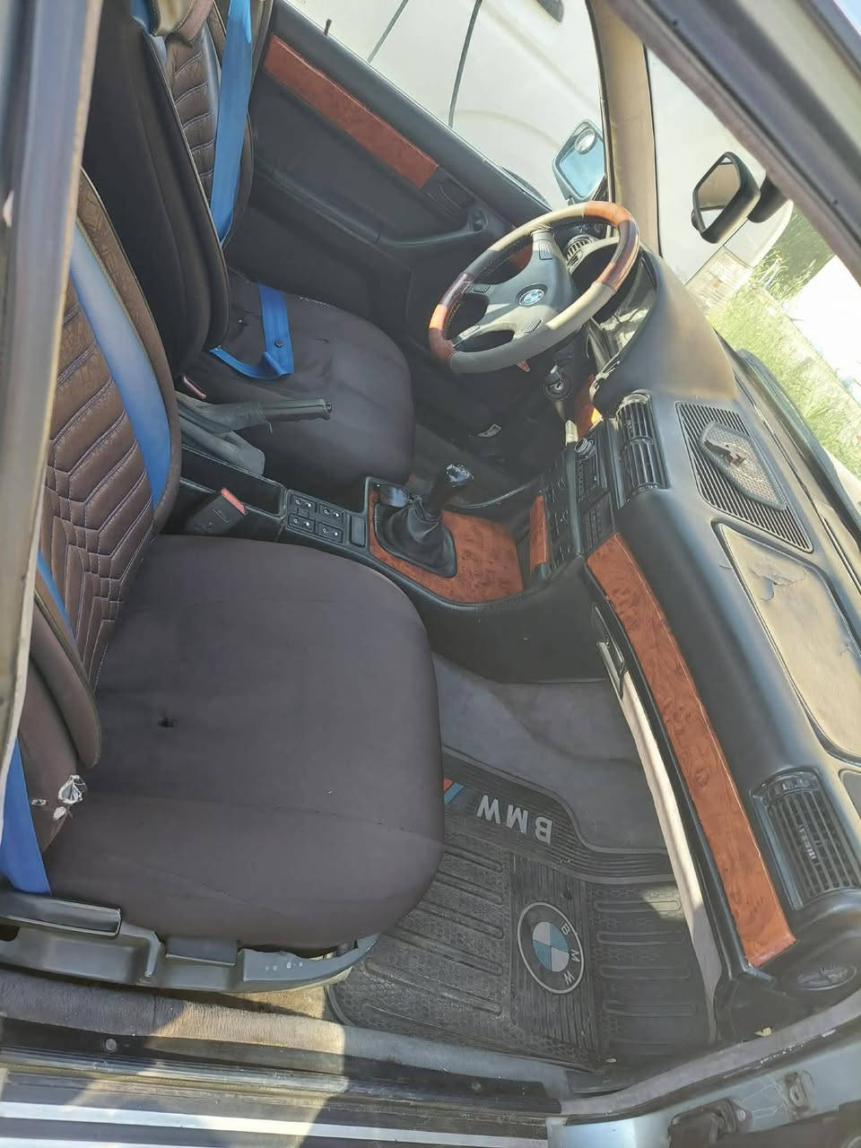 سلام عليكم Bmw 735
بيهة محرك 30
سياره شوفت عينك سيارة كاعدة عوزهة بس صبغ
و نقص حداديه و تايرات خلفيه
تبريد شغال
سعرهة 35 و بيهة مجال
***********
