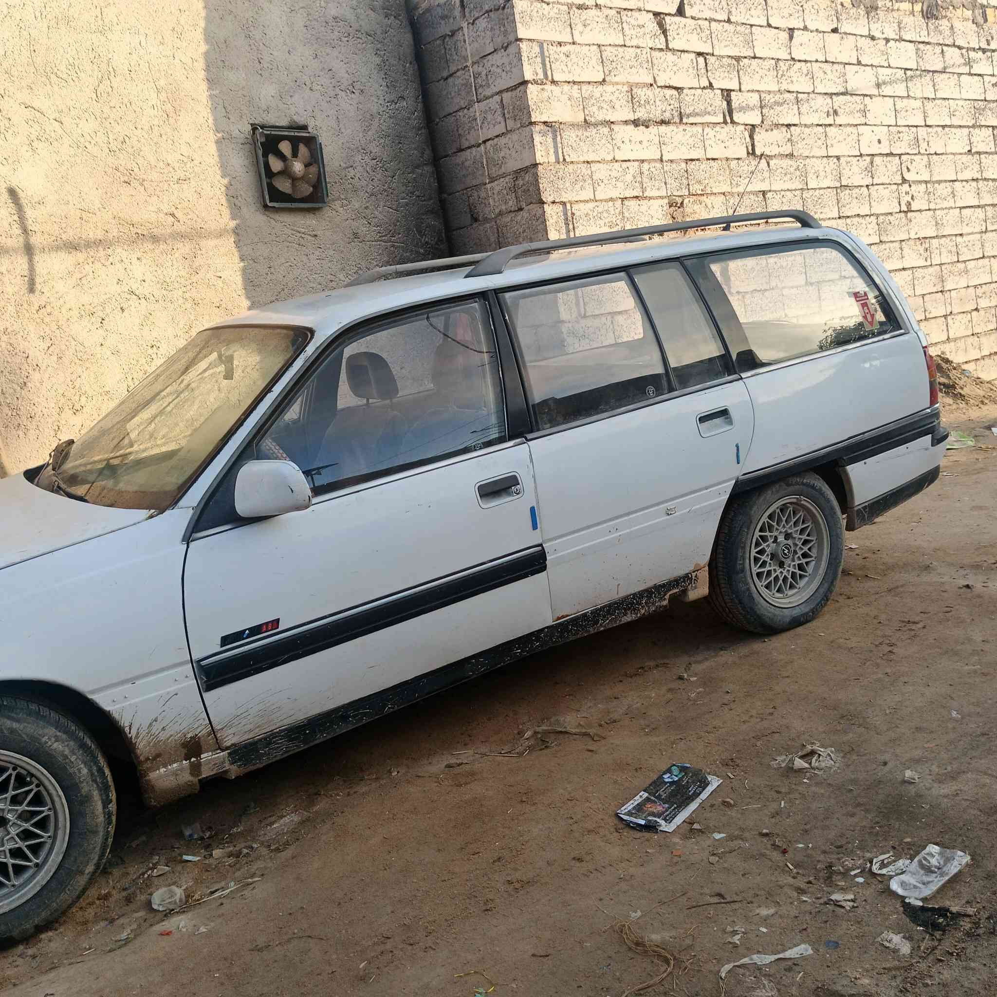 يا الله سياره أوبل اميكا اللبيع موديل 91رقم مثنى مداور مباشر سياره كله جديد كير  مكينه حداديه تخم تاير جديد العنوان النجف ***********
