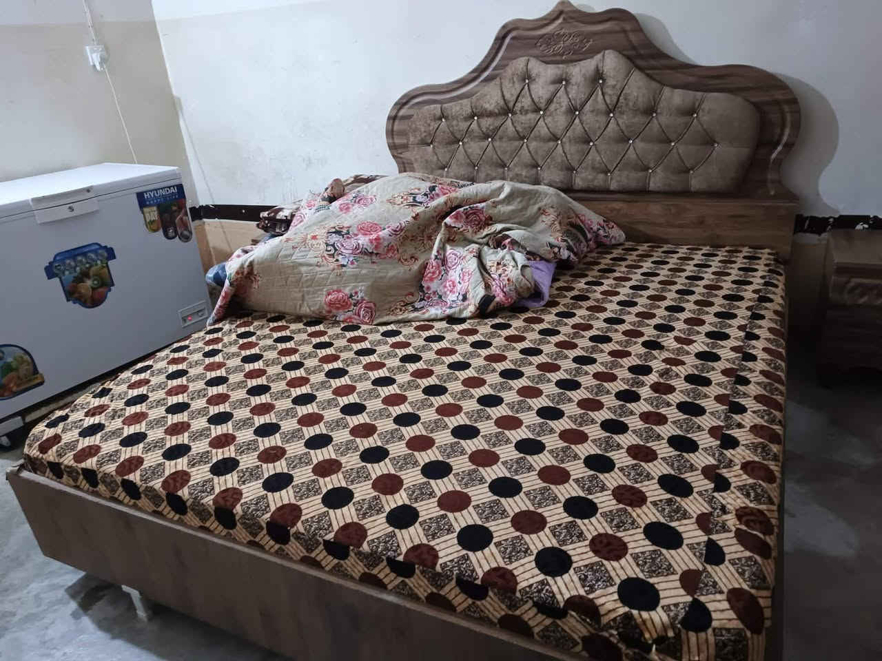 سلام عليكم عندي غرفت نوم البيع سعرها 650الف رقمي ***********
