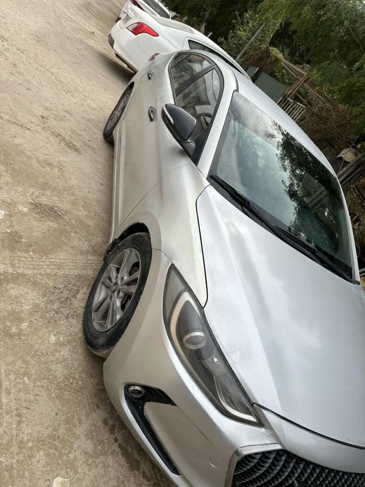 للبيع افانتي 2017 رقم دولي الجديد 
بيها جاملغ خلفي صبغ وبارد كد شبر باقي كله كفاله
كير محرك مكفول تبريد ثلج صدر جديد
السعر 117 وبيها مجال مكاني نجف *********** واتساب - ااتصال
