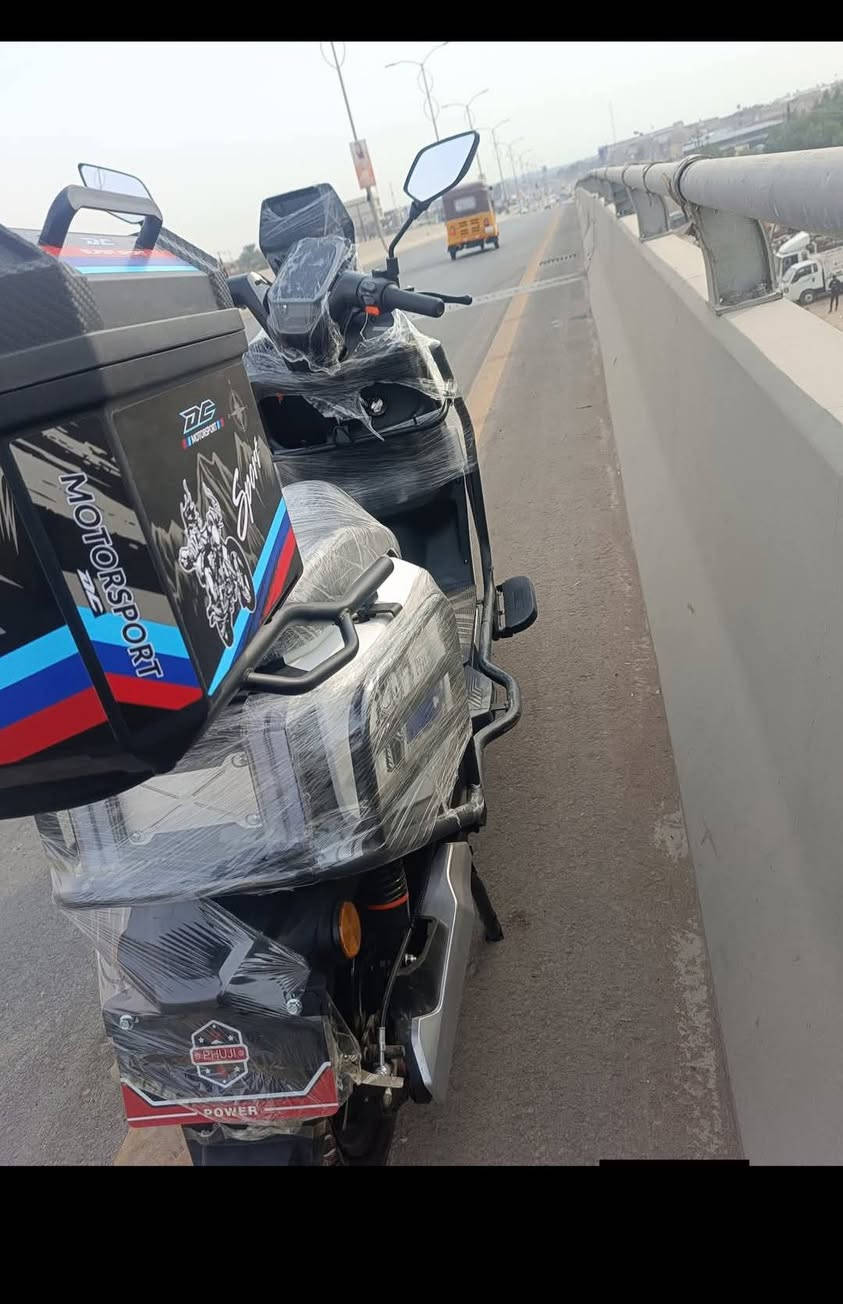 سلام عليكم دراجة صاعقه شحن للبيع فول مواصفات ملف 2500 بطاريات مسطره 38 امبير سرعتها 80حقيقي. وبالعداد يقرا 110. صار لي شهرين من اشتريتهه
 سبب البيع (مطلوب فلوس ) السعر 1000000مليون
للاستفسار ***********
