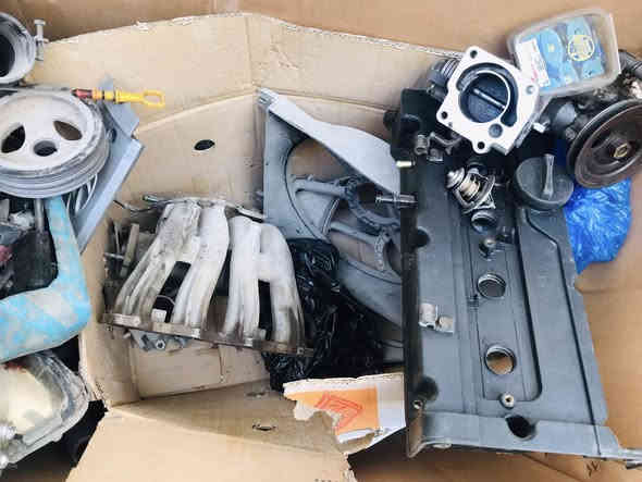 غراض سياره اكسنت قديم 

غراض مكينة 

غراض حداديه 

قبق ولفات حساس فيفتي 

دكشن بارد اذان محرك دبه ماسحات شوته هواي غراض 

ابيع شلعه الكارتون كله 

واذا تريد كلمن وسعره 

مكاني ديوانية توصيل ماعندي 

للستفسار *********** واتساب وخط
