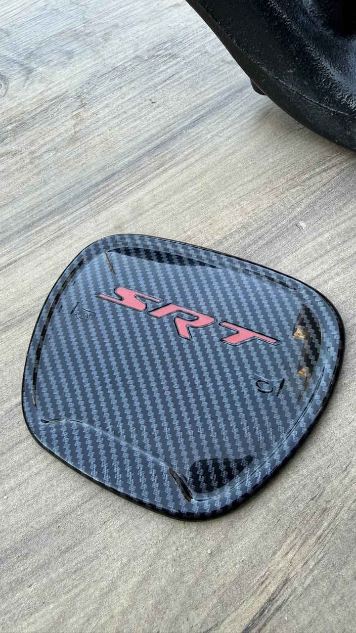 سلام عليكم غراض دوج چالنجر 🚔2023 للبيع كلهم شلع بـ(100)الـف  💵 والي محتاج شغله منهن وامكانيته متساعد ييجي ياخذهن ببلاش وعيوني الكم
🔹1-فلين قاعده صندوق اصلي  نظافة 100/100
♦️2-دفيوزر خلفي  اصلي نظافة 90/100 بيه شخطه بسيطه 
♦️3- اسطاب أكسل يمين اصلي نظافة 70/100 بي عواج بسيط   
🔷4- كڤر غلاف ستيرن نظافة 100/100
مكاني بغداد حي الجهاد 🏘️
رقمي ***********☎️
