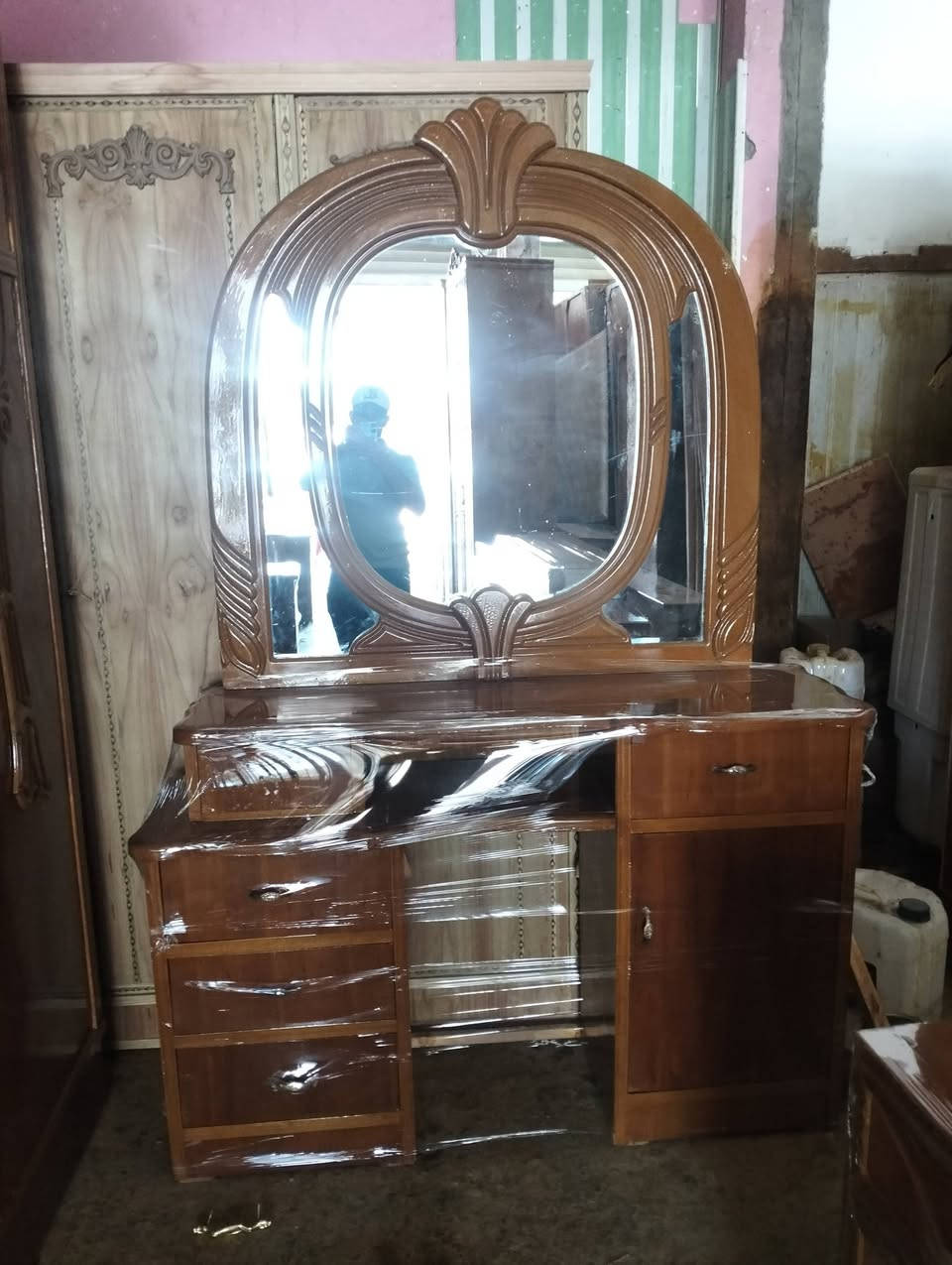 غرفه مستخدمه للبيع نضيفه صاج عراقي
ها ستفسار خاص او عل رقم 

***********
