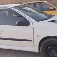 بيجو 206   .. موديل2009 صبغ حزام بدون ضربه. بس طخه بسيطه بلجامغ الايسر...