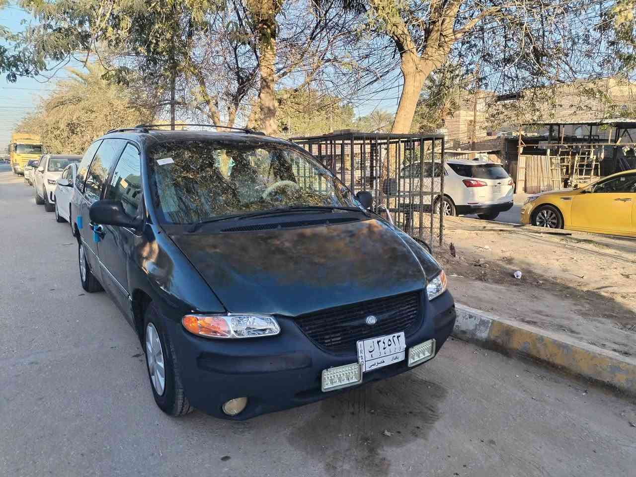 السلام عليكم للبيع دوج كرفان موديل 2000 رقم بغداد تحويل مباشر محرك وكير وحداديه جدد تبريد ثلج 7راكب مصبوغه حزام للجماليه فقط مكاني كربلاء *********** سعرهه 55قفل
